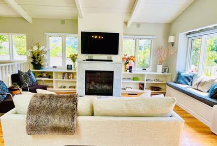 Light Filled Carmel Hideaway | Short Walk to Downtown and the Beach - Carmel, California
