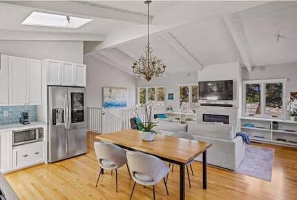 Light Filled Carmel Hideaway | Short Walk to Downtown and the Beach - Carmel, California