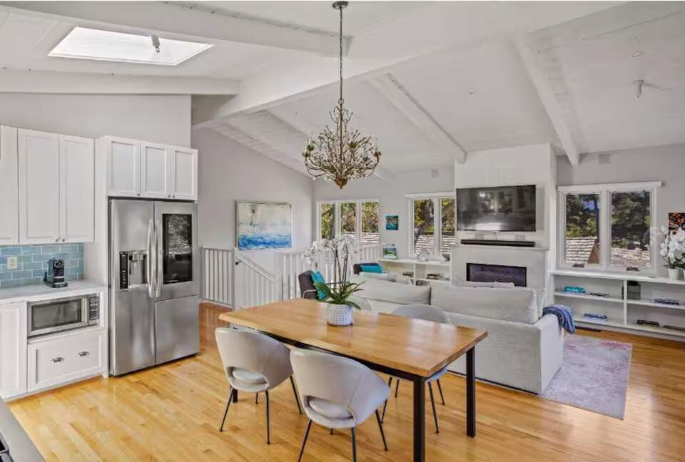 Light Filled Carmel Hideaway | Short Walk to Downtown and the Beach - Carmel, California