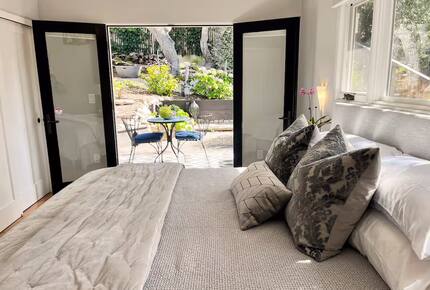 Light Filled Carmel Hideaway | Short Walk to Downtown and the Beach - Carmel, California