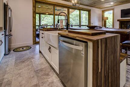 Lindsey Creek Hideaway - Sevierville, Tennessee