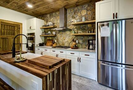 Lindsey Creek Hideaway - Sevierville, Tennessee