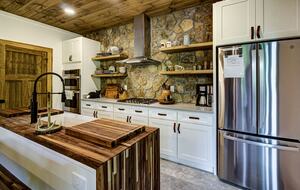 Lindsey Creek Hideaway - Sevierville, Tennessee