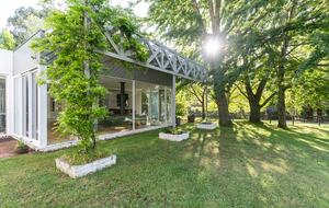 Modern Glass Walled Countryside Sanctuary in Rural Victoria - Bullengarook, Australia