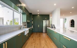 Modern Glass Walled Countryside Sanctuary in Rural Victoria - Bullengarook, Australia