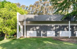 Modern Glass Walled Countryside Sanctuary in Rural Victoria - Bullengarook, Australia
