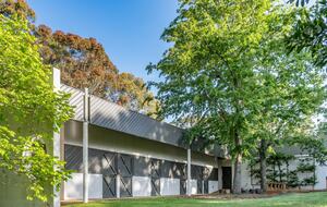 Modern Glass Walled Countryside Sanctuary in Rural Victoria - Bullengarook, Australia