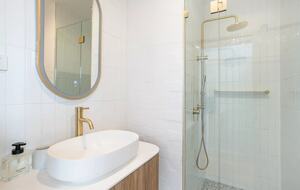 Modern Glass Walled Countryside Sanctuary in Rural Victoria - Bullengarook, Australia