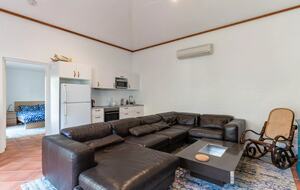 Modern Glass Walled Countryside Sanctuary in Rural Victoria - Bullengarook, Australia