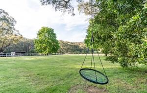 Modern Glass Walled Countryside Sanctuary in Rural Victoria - Bullengarook, Australia