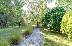 Modern Glass Walled Countryside Sanctuary in Rural Victoria - Bullengarook, Australia