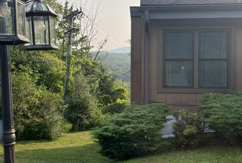 Cozy Mountain Stay with Short 5 Minute Walk to the Slopes - Hunter, New York