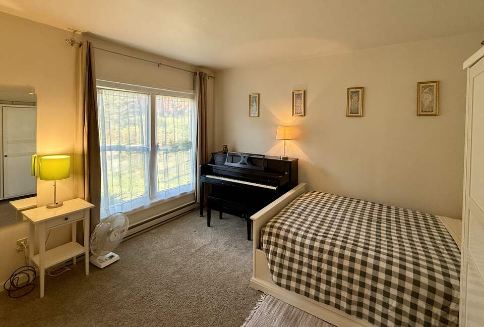 Cozy Mountain Stay with Short 5 Minute Walk to the Slopes - Hunter, New York