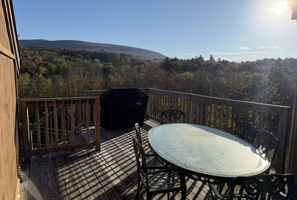 Cozy Mountain Stay with Short 5 Minute Walk to the Slopes - Hunter, New York