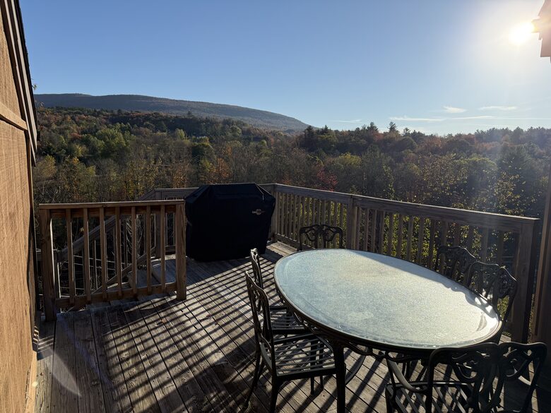 Cozy Mountain Stay with Short 5 Minute Walk to the Slopes - Hunter, New York
