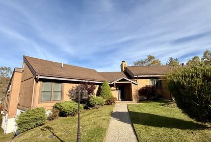 Cozy Mountain Stay with Short 5 Minute Walk to the Slopes - Hunter, New York