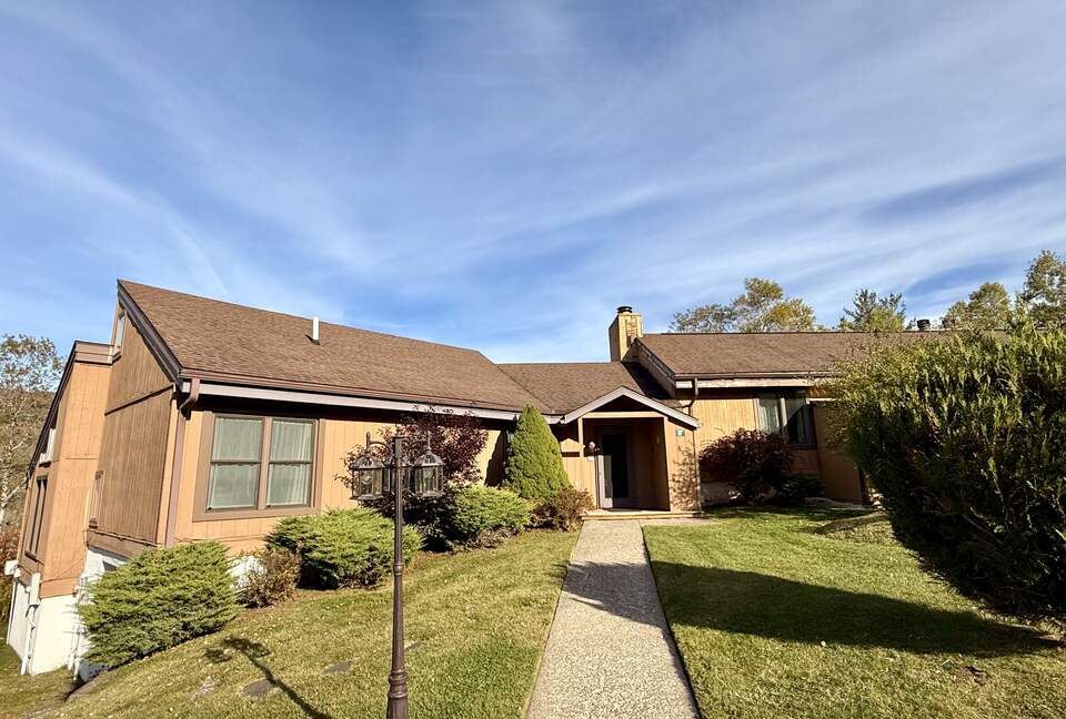 Cozy Mountain Stay with Short 5 Minute Walk to the Slopes - Hunter, New York