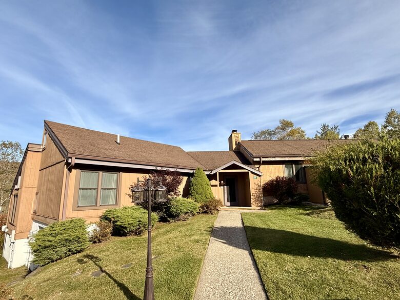 Cozy Mountain Stay with Short 5 Minute Walk to the Slopes - Hunter, New York