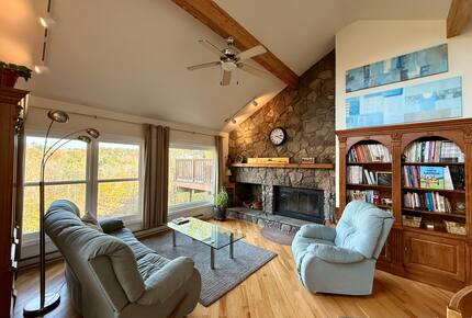 Cozy Mountain Stay with Short 5 Minute Walk to the Slopes - Hunter, New York