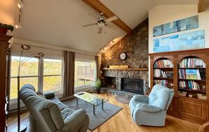 Cozy Mountain Stay with Short 5 Minute Walk to the Slopes - Hunter, New York