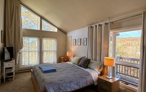Cozy Mountain Stay with Short 5 Minute Walk to the Slopes - Hunter, New York