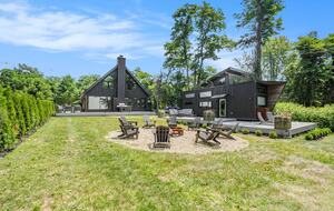 Lake Michigan Escape Between South Haven & Saugatuck - South Haven, Michigan