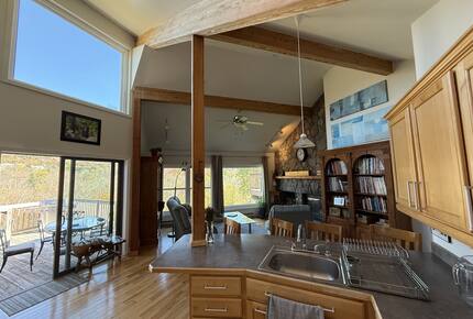 Cozy Mountain Stay with Short 5 Minute Walk to the Slopes - Hunter, New York