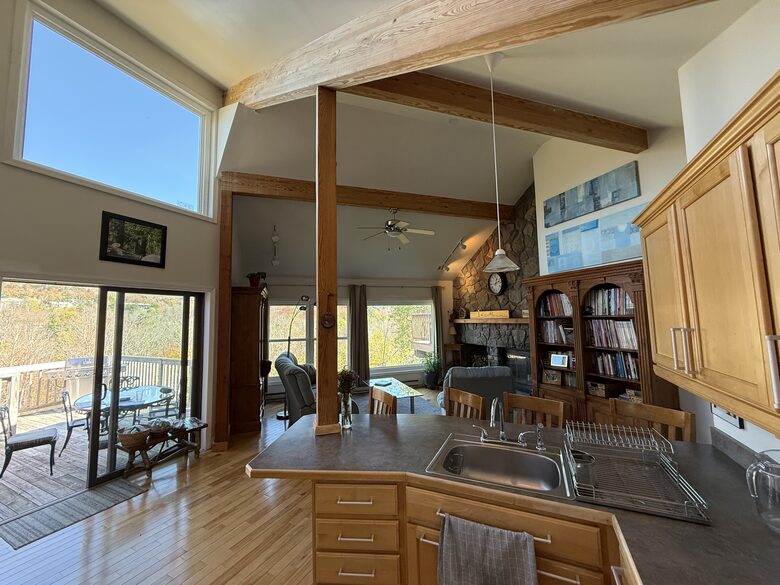 Cozy Mountain Stay with Short 5 Minute Walk to the Slopes - Hunter, New York