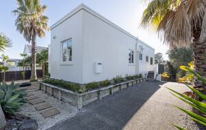 Relaxed Coastal Getaway Near Golden Sands Village - Pāpāmoa, New Zealand