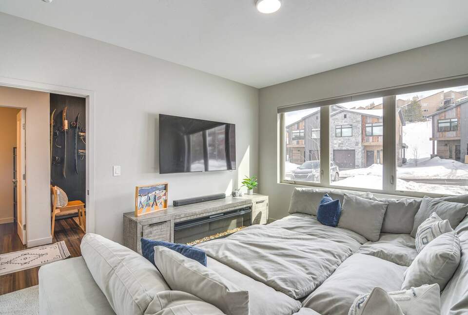 Modern Granby Ranch Getaway With Mountain Views - Granby, Colorado