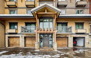 Steamboat Springs Cozy Escape Steps from the Gondola - Steamboat Springs, Colorado