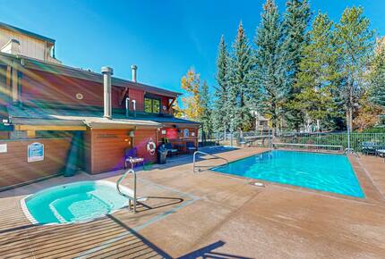 Steamboat Springs Cozy Escape Steps from the Gondola - Steamboat Springs, Colorado