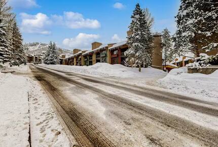 Steamboat Springs Cozy Escape Steps from the Gondola - Steamboat Springs, Colorado