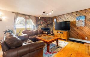 Steamboat Springs Cozy Escape Steps from the Gondola - Steamboat Springs, Colorado