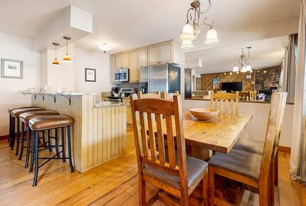 Steamboat Springs Cozy Escape Steps from the Gondola - Steamboat Springs, Colorado