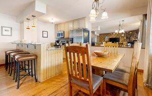 Steamboat Springs Cozy Escape Steps from the Gondola - Steamboat Springs, Colorado