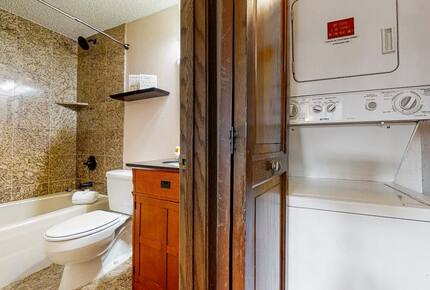 Steamboat Springs Cozy Escape Steps from the Gondola - Steamboat Springs, Colorado