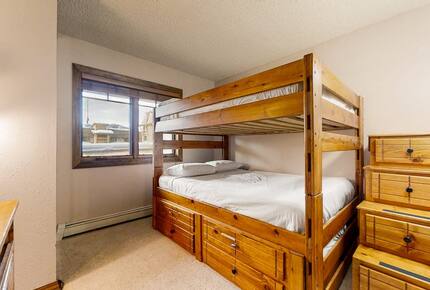 Steamboat Springs Cozy Escape Steps from the Gondola - Steamboat Springs, Colorado