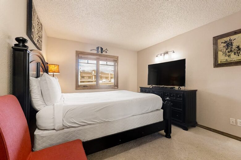 Steamboat Springs Cozy Escape Steps from the Gondola - Steamboat Springs, Colorado