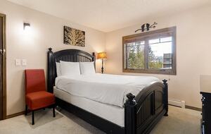 Steamboat Springs Cozy Escape Steps from the Gondola - Steamboat Springs, Colorado