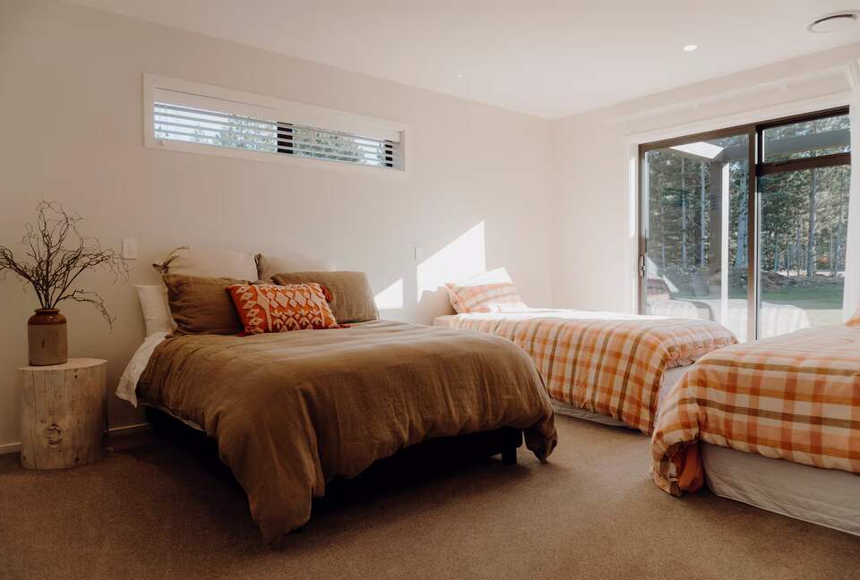 Twizel Pines Retreat | Modern Alpine Luxury Near Town - Twizel, New Zealand