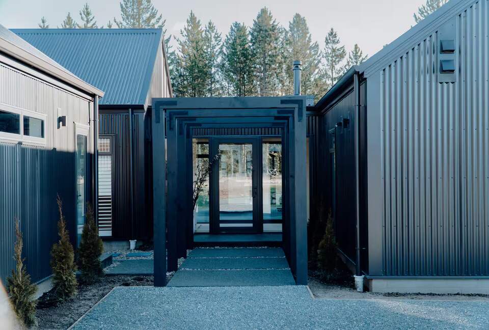 Twizel Pines Retreat | Modern Alpine Luxury Near Town - Twizel, New Zealand