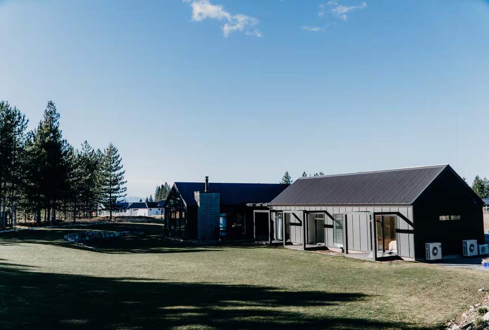 Twizel Pines Retreat | Modern Alpine Luxury Near Town - Twizel, New Zealand