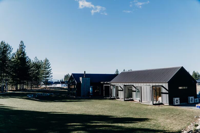 Twizel Pines Retreat | Modern Alpine Luxury Near Town - Twizel, New Zealand