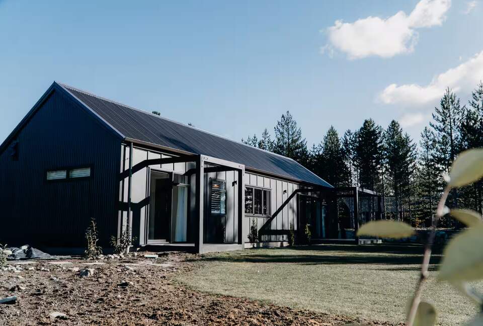 Twizel Pines Retreat | Modern Alpine Luxury Near Town - Twizel, New Zealand