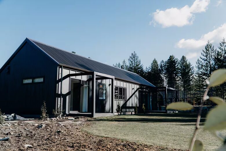 Twizel Pines Retreat | Modern Alpine Luxury Near Town - Twizel, New Zealand
