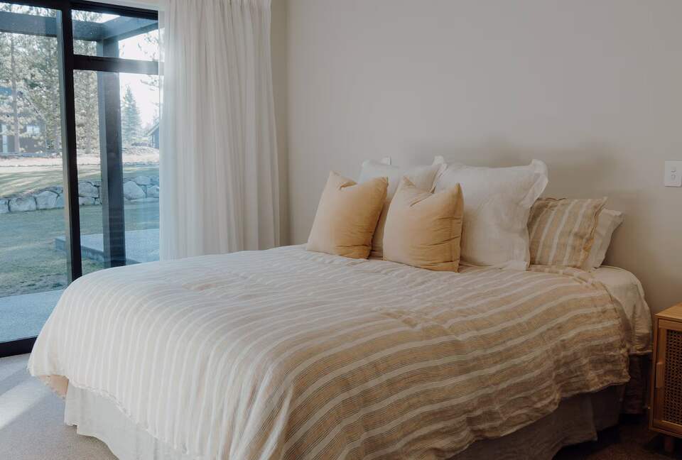 Twizel Pines Retreat | Modern Alpine Luxury Near Town - Twizel, New Zealand