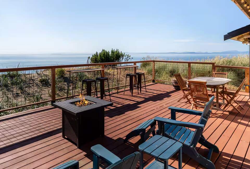 Whidbey Island Horizon Retreat | Modern Home with Expansive Views - Oak Harbor, Washington