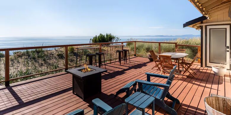 Whidbey Island Horizon Retreat | Modern Home with Expansive Views - Oak Harbor, Washington