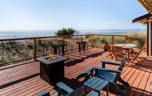 Whidbey Island Horizon Retreat | Modern Home with Expansive Views - Oak Harbor, Washington